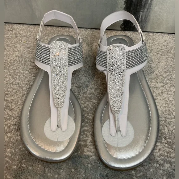 Bandolino Kayte 2 Silver Rhinestone Thong Sandals - Size 6.5 (NIB) - Picture 2 of 12